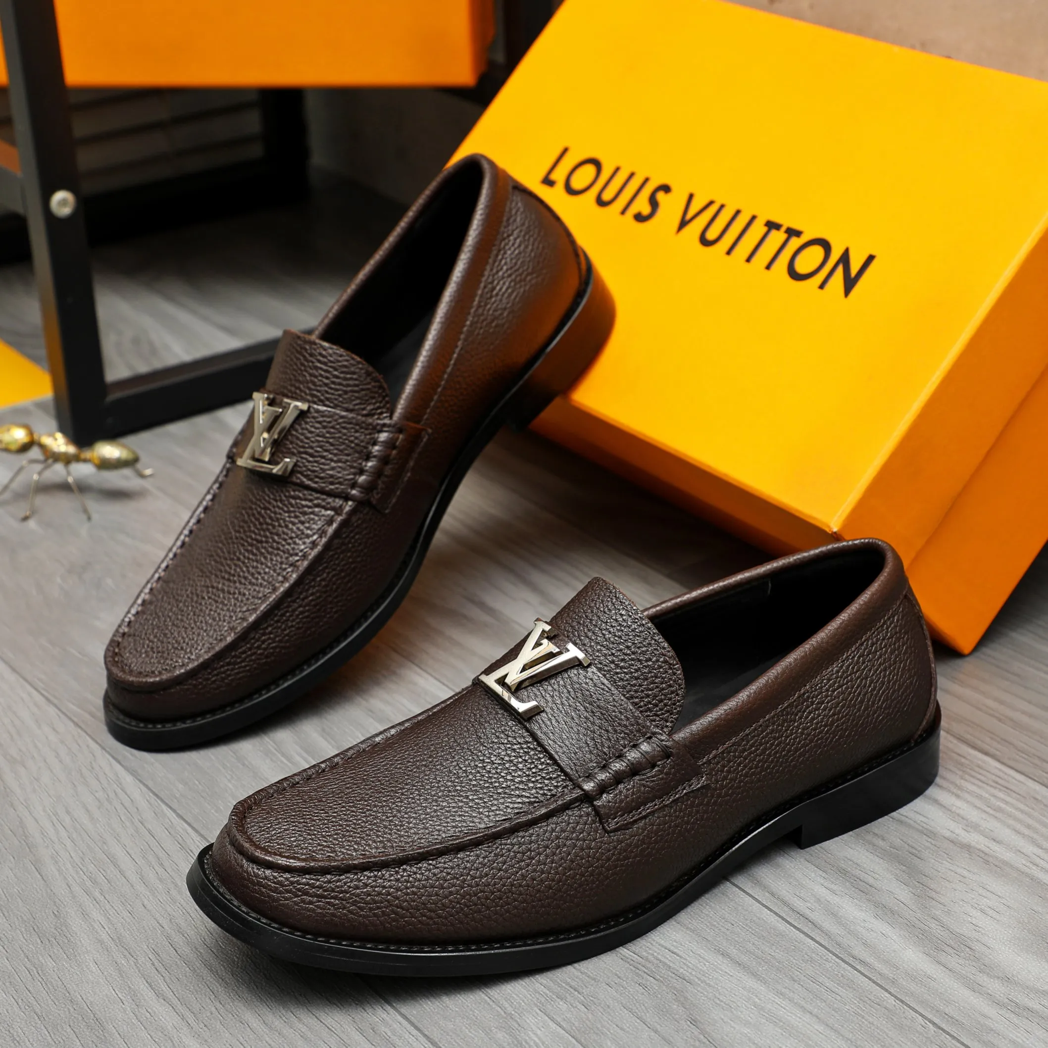 Men's shoes 💰442 Product trademark: LV "Louis Vuitton" business slip-on leather shoes Regular size: 38-46 (45.46 custom-made, non-returnable) Product materials: Selected pebbled cowhide upper, cowhide lining, original rubber outsole
